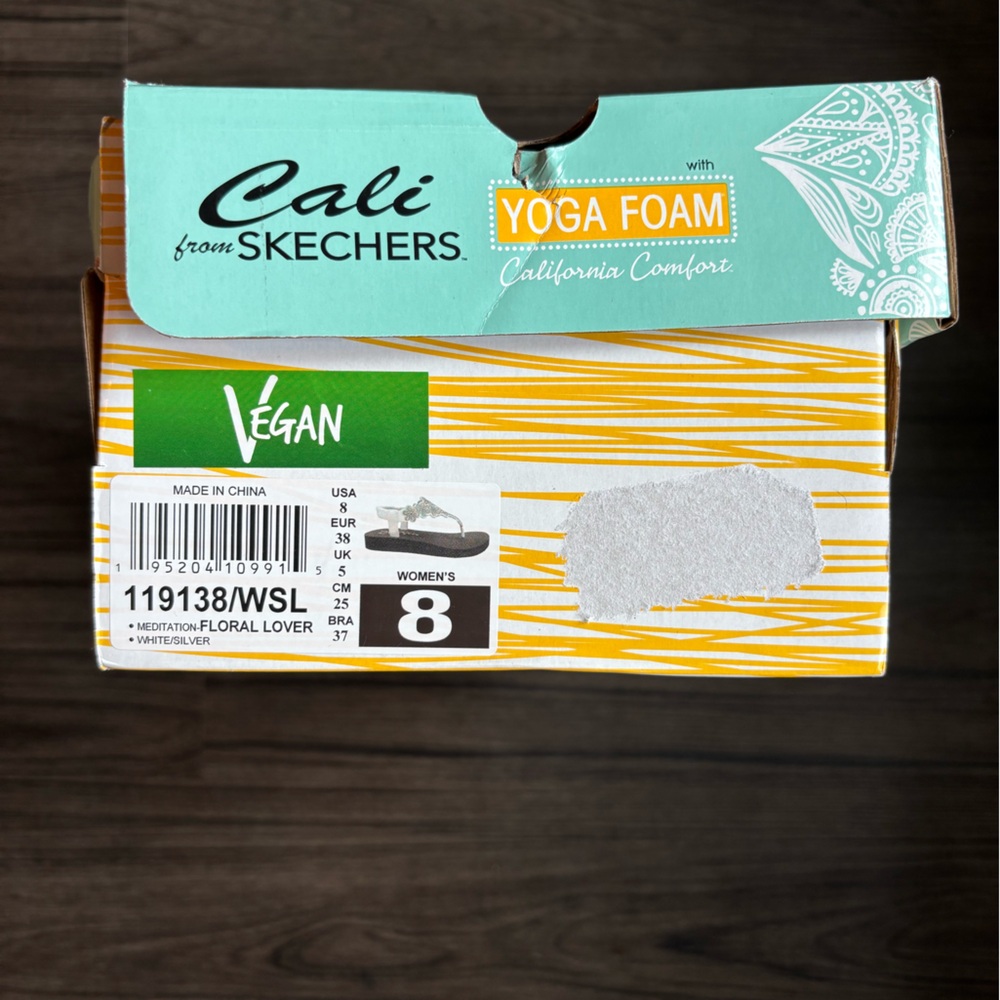 Cali yoga Skechers White and Black Sandals with Crystal Embellishments sz 8 - Picture 2 of 8